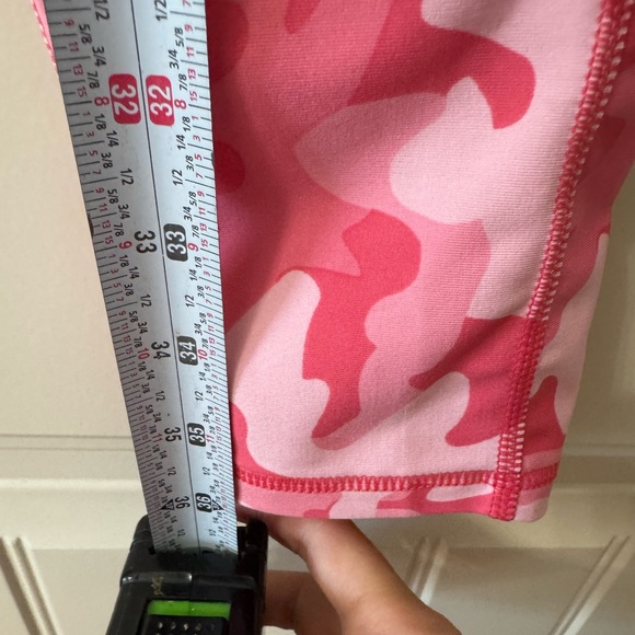 2/for $20 🪩 TOMMY HILFIGER Pink Camo Athletic High-Waist Leggings (Size Medium) - Picture 9 of 11